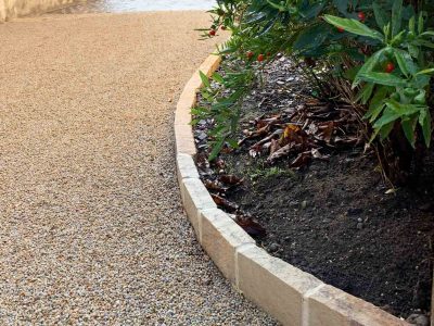 Comment poser une bordure de jardin en pierre ? Article de blog sur la pose des bordures