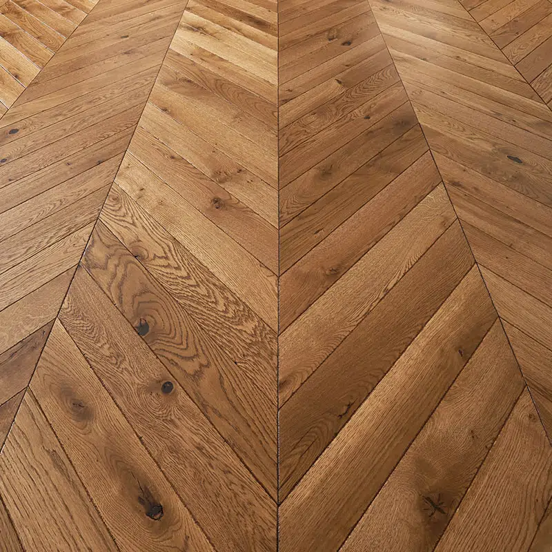 Parquet design en point de Hongrie massif