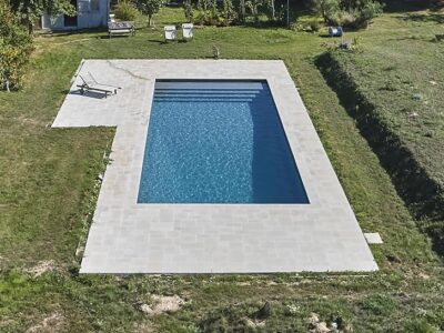 Sublime piscine en dallage Mera gris
