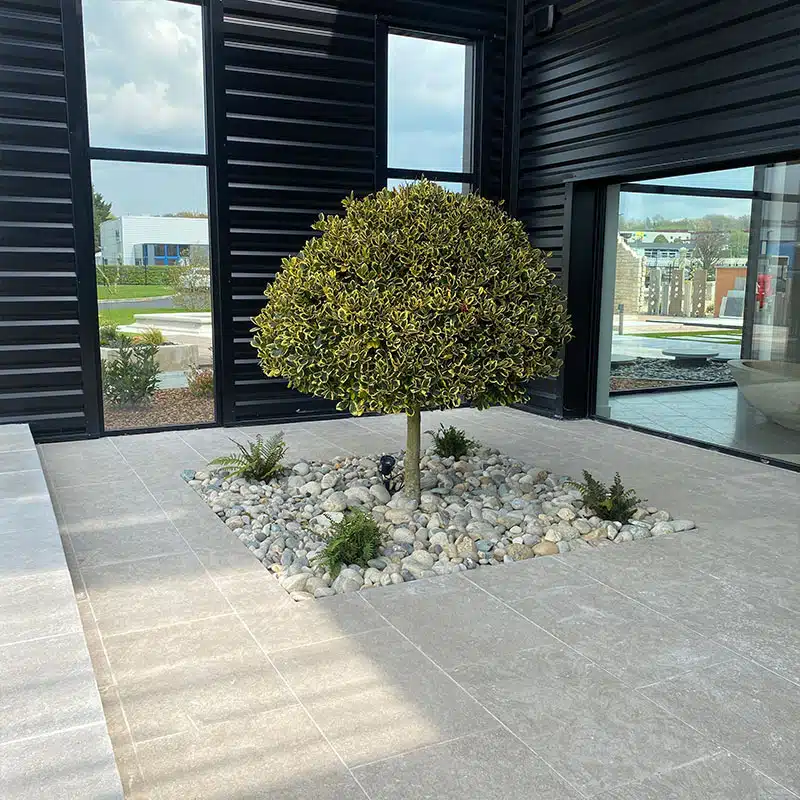 Idée décoration avec le Dallage Argos gris finition flammé brossé