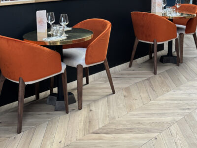 Magnifique restaurant avec notre parquet Opéra inspiration avec notre parquet point de Hongrie opera